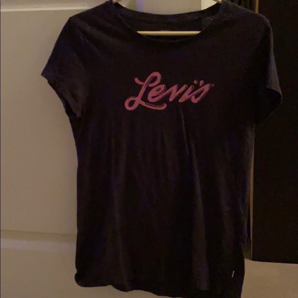 Levi’s tshirt